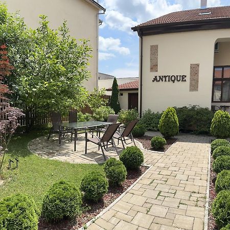 Antique Aparthotel Alba Iulia Exterior photo