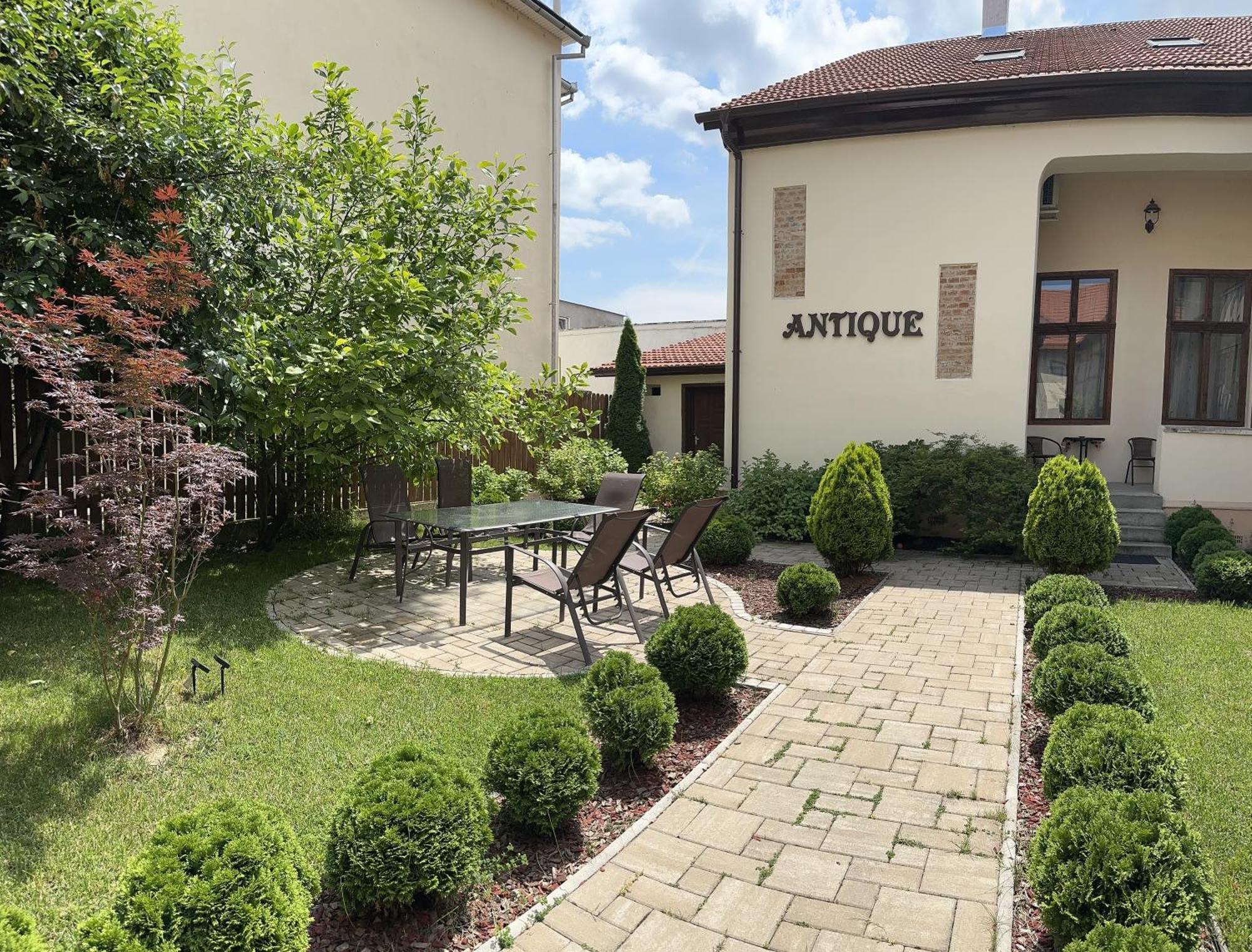 Antique Aparthotel Alba Iulia Exterior photo