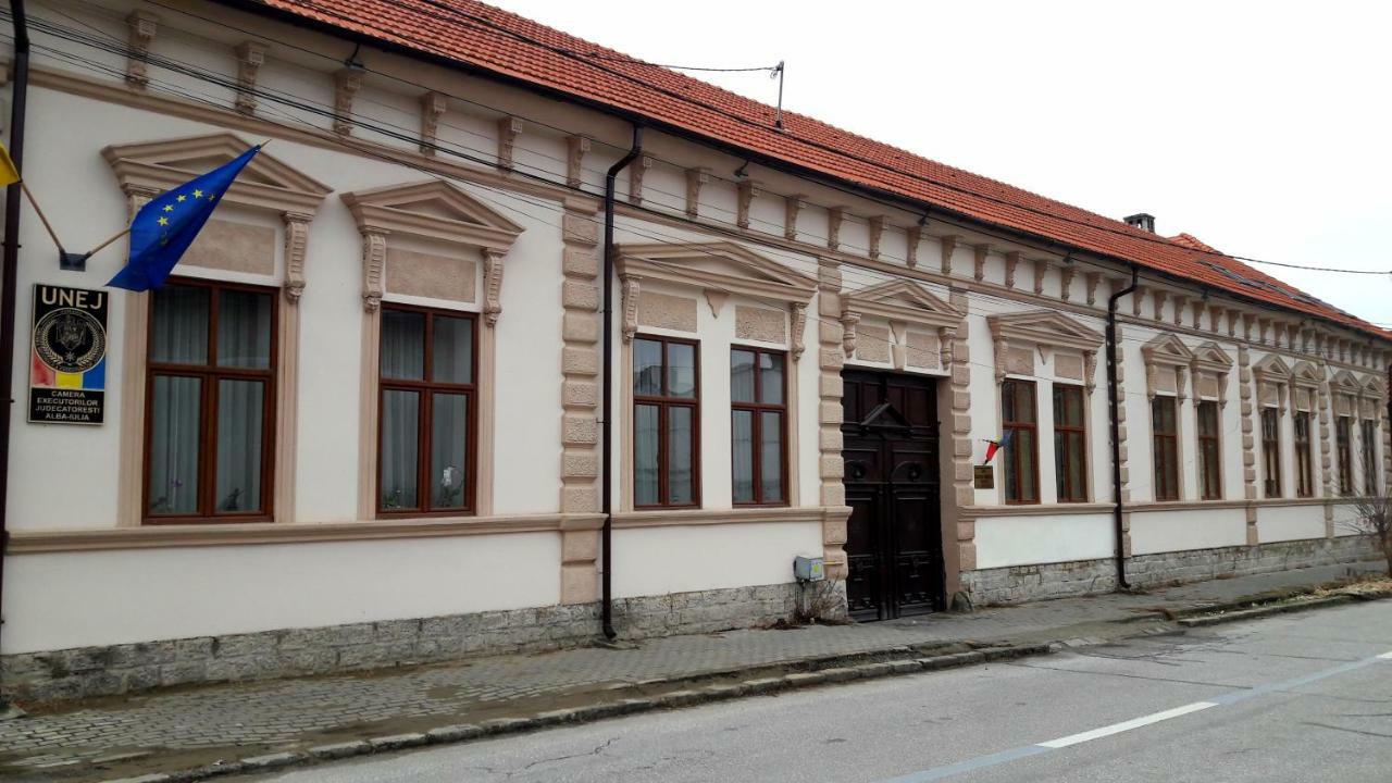 Antique Aparthotel Alba Iulia Exterior photo