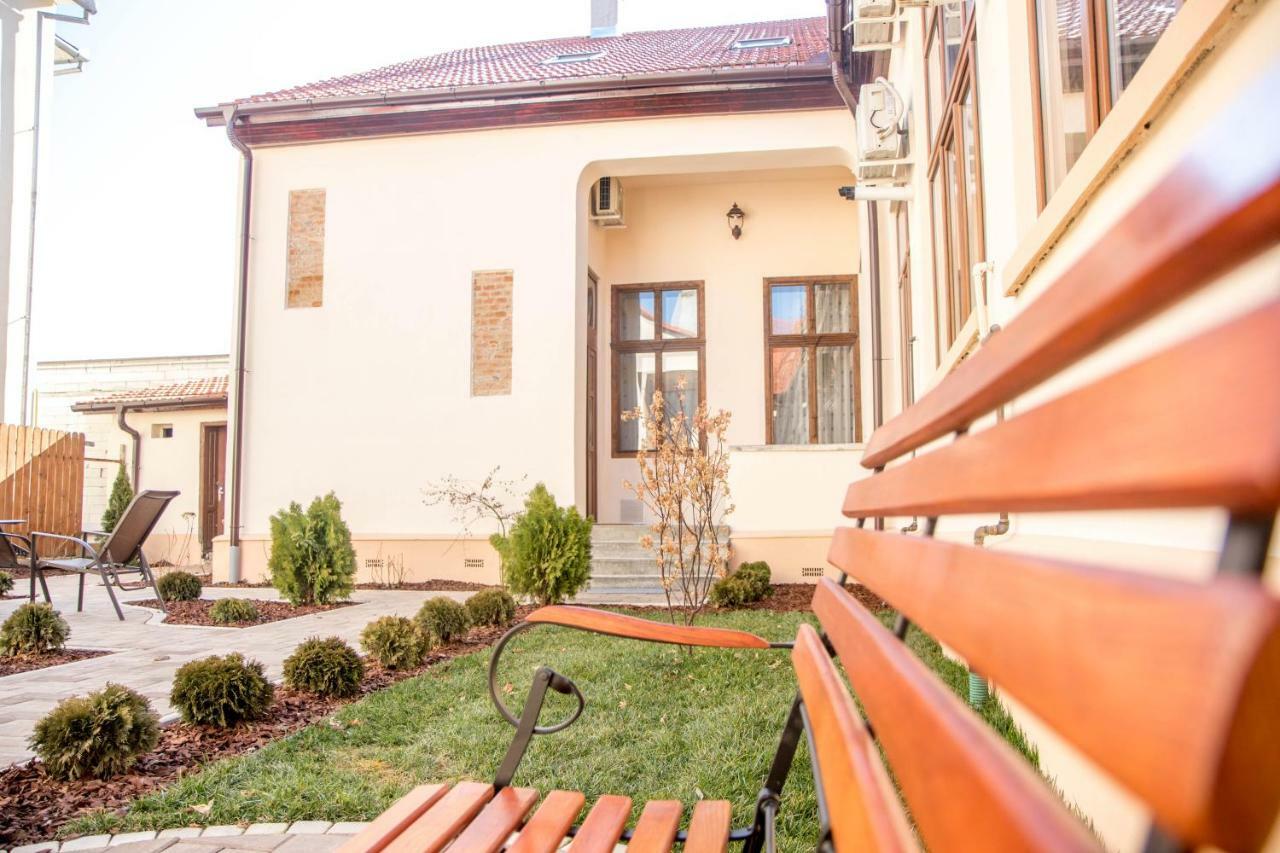 Antique Aparthotel Alba Iulia Exterior photo